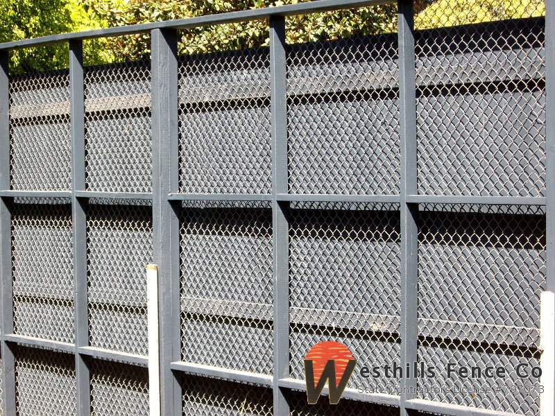 Chain-link tennis court (2)
