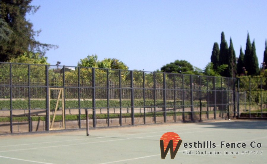 Chain-link tennis court (4)