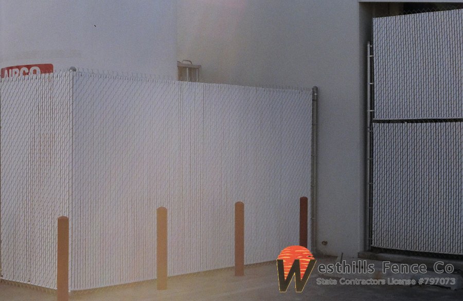 White privacy chain-link