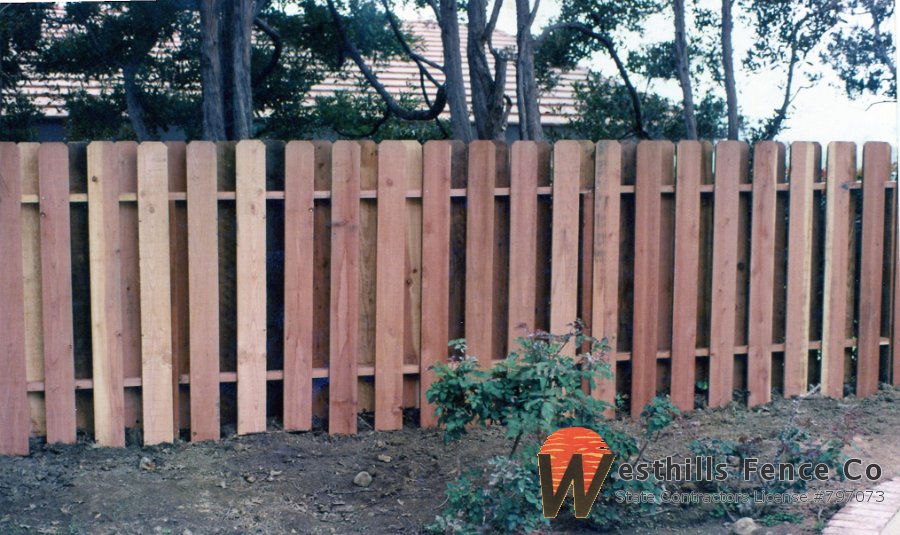 Alternating dog-ear fence