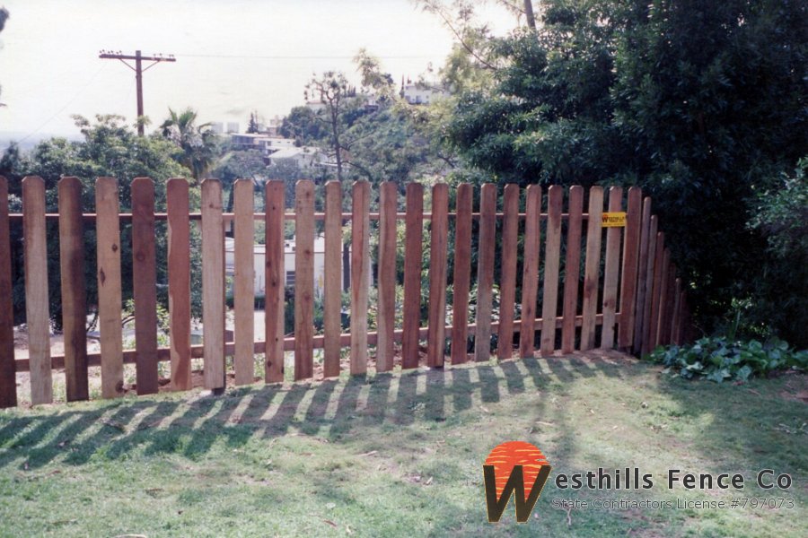 Dog-ear with spacing fence