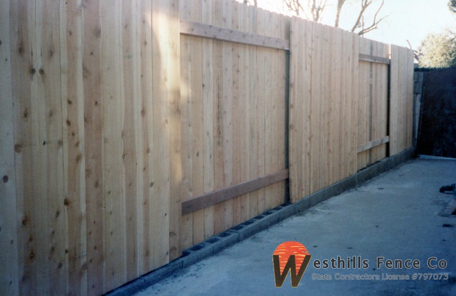 Alternatring section dog-ear fence