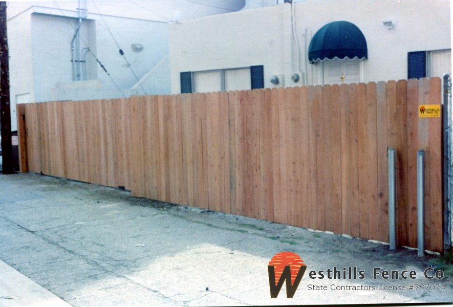 Dog-ear butted board fence