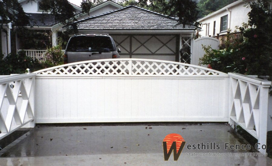 Arch sliding gate