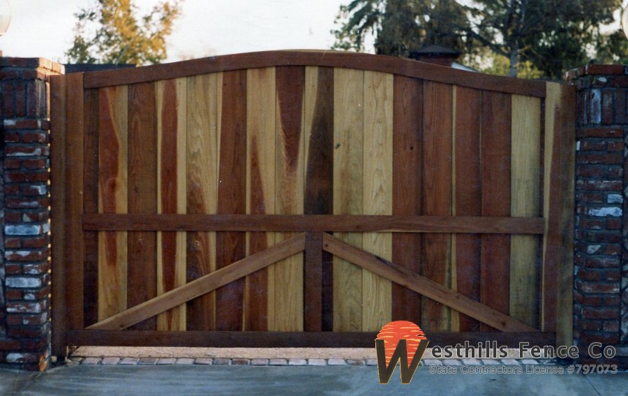Arch swing gate tongue and groove with fascial