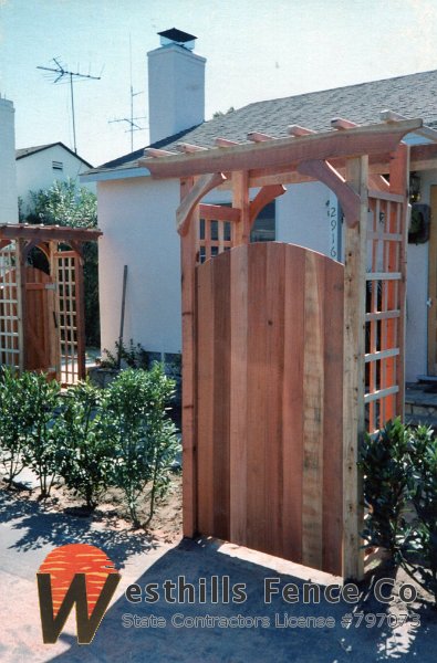 Arch tongue and groove gate