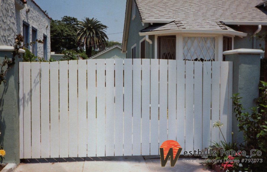 Butted board with spacing swing gate