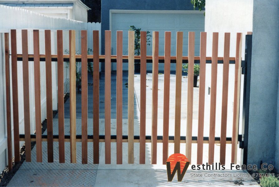 Picket swing gate