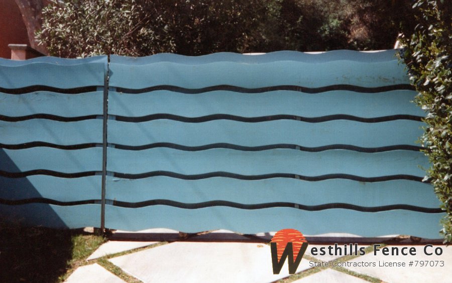 Sliding wave gate