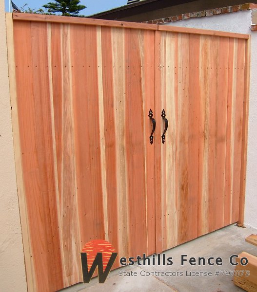 Tongue and double gates with 2x4 cap