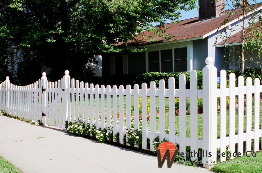 Scoop redwood dog-ear picket fence